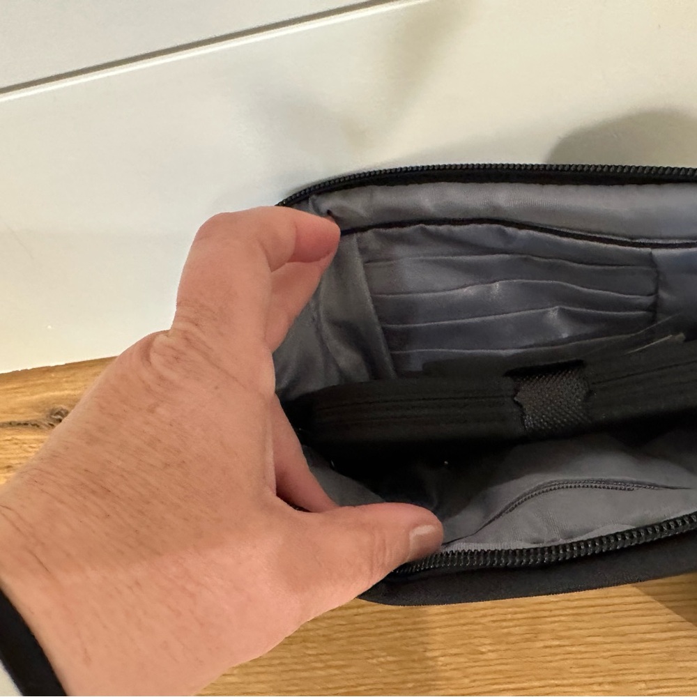 Travelon Anti-Theft Metro Convertible Small Crossbody - Picture 3 of 3